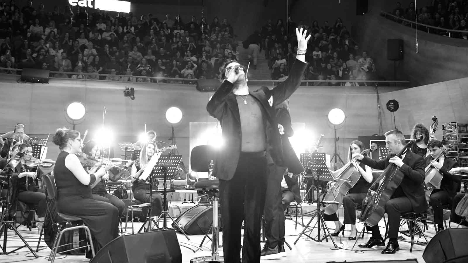 An Epic Symphony Ile Gökhan Türkmen Müzikseverlerin Kalplerini Fethetti (2)