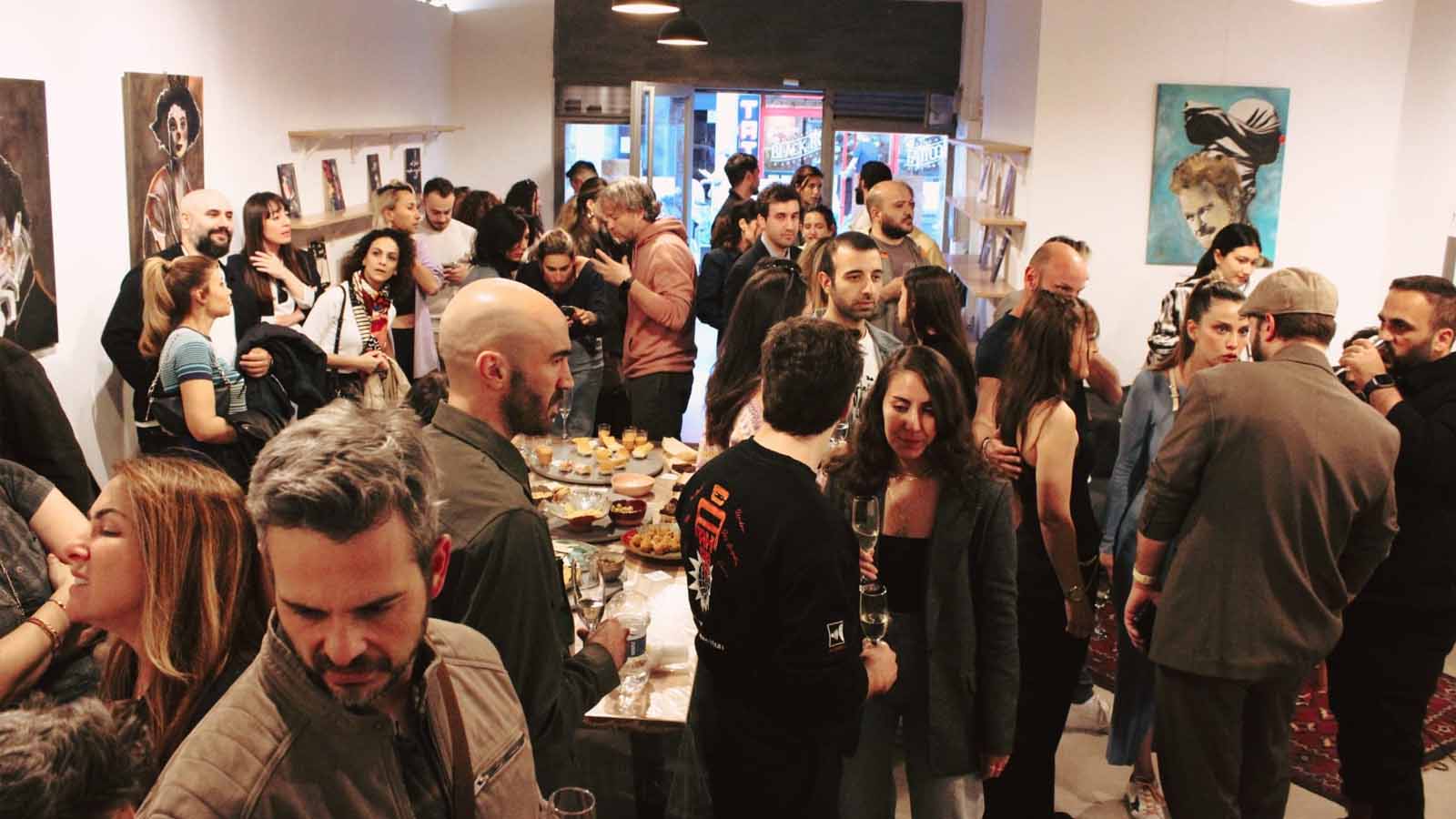 Sanatın İzinde İspanya'da Ru Ceylan'ın Konuşan Resimleri Büyülüyor