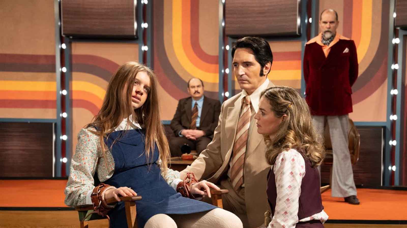 Şeytanla Bir Gece David Dastmalchian’ın Büyüleyici Sunuculuk Performansı!
