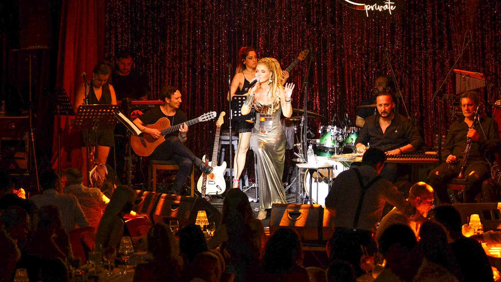 Gülben Ergen'den Muhteşem Konser Performansı Sezen Aksu'ya Teşekkür Ve Emrah’a Saygı