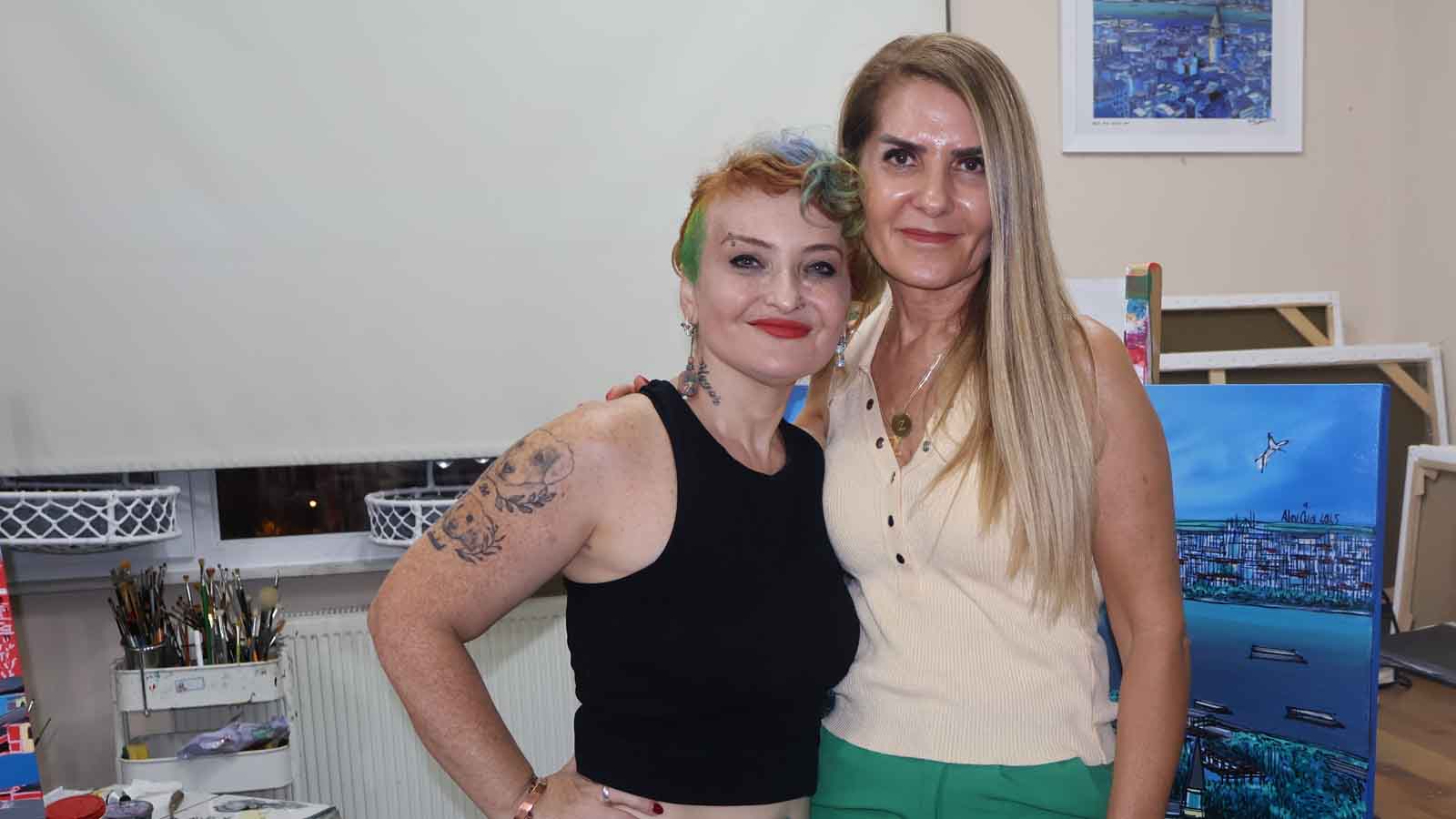Yanınızdakiyle yarışmak yerine, birlikte yol alın diyen ressam alev Özas