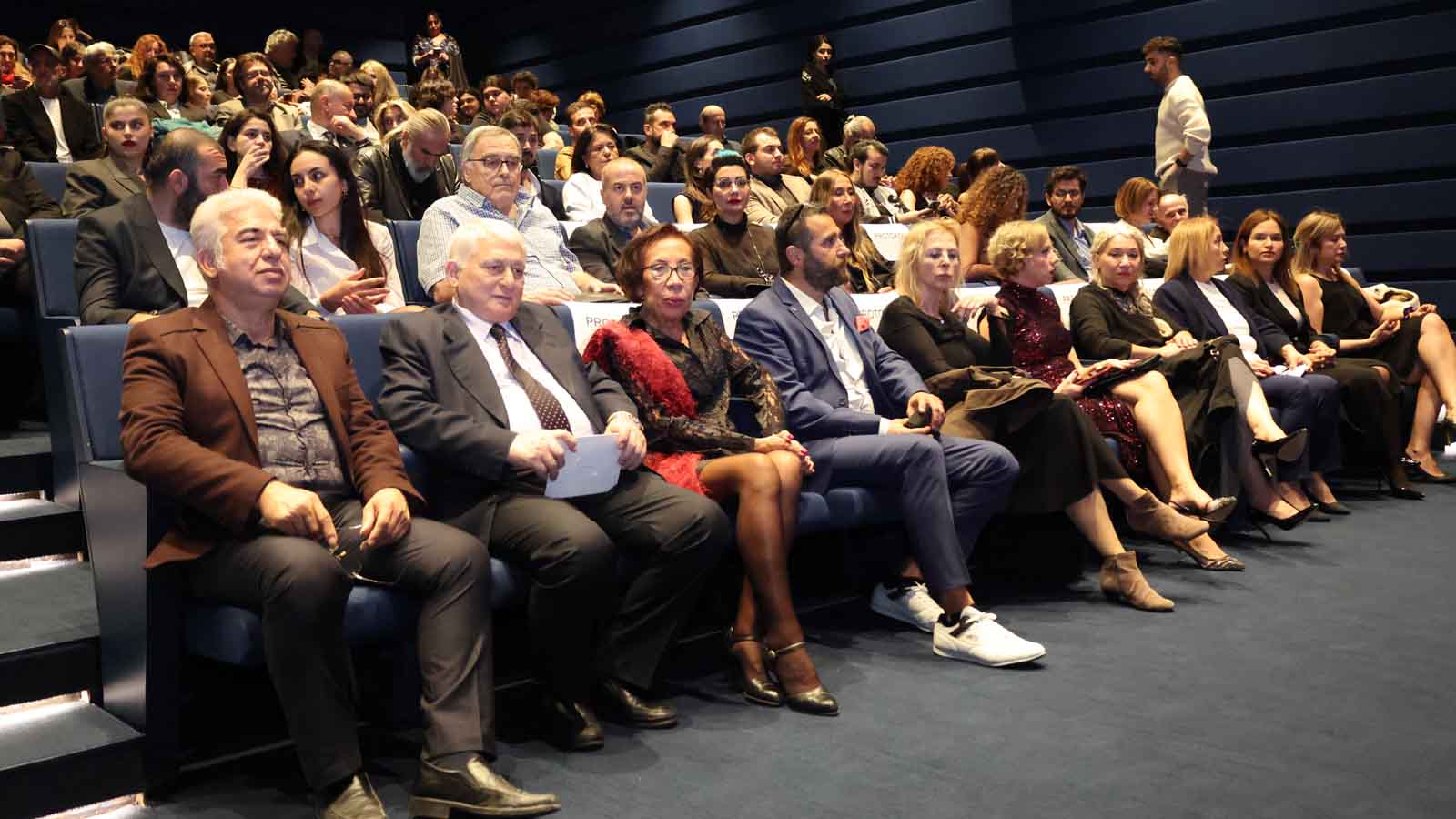 Ödüllü yönetmen Özcan alper jüri başkanlığındaki dffi'da kazananlar belli oldu