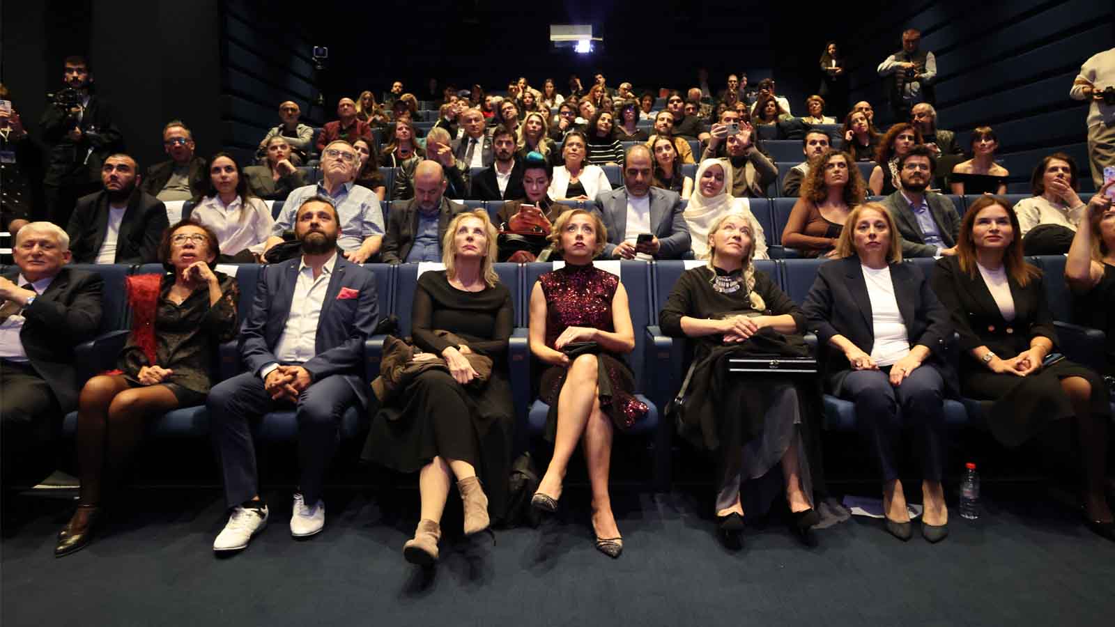 Ödüllü yönetmen Özcan alper jüri başkanlığındaki dffi'da kazananlar belli oldu