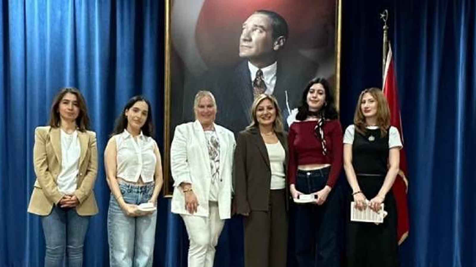 Yeditepe Üniversitesi'nde dijital farkındalık buluşması Fotoğraf sergisi ve konferans büyük ilgi gördü
